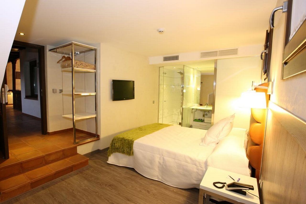 Evenia Alcala Boutique Hotel Alcala de Henares Luaran gambar